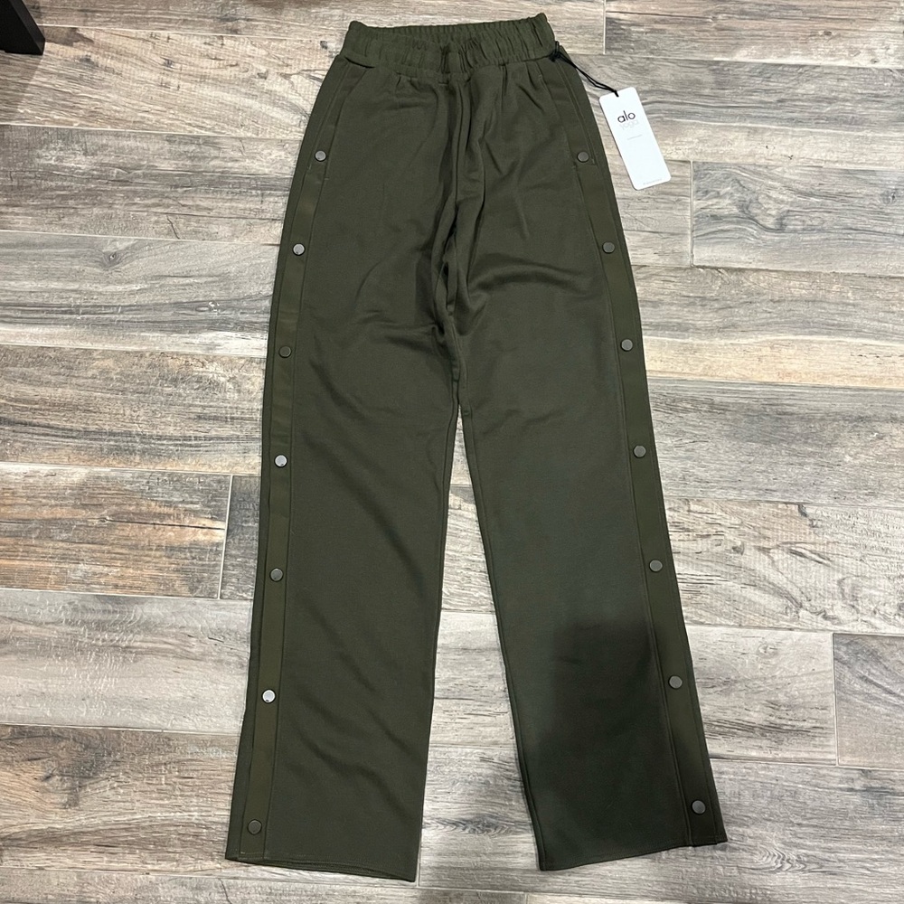 ALO Yoga Accolade Snap Sweatpant - Sz XS Dark Olive NWT!